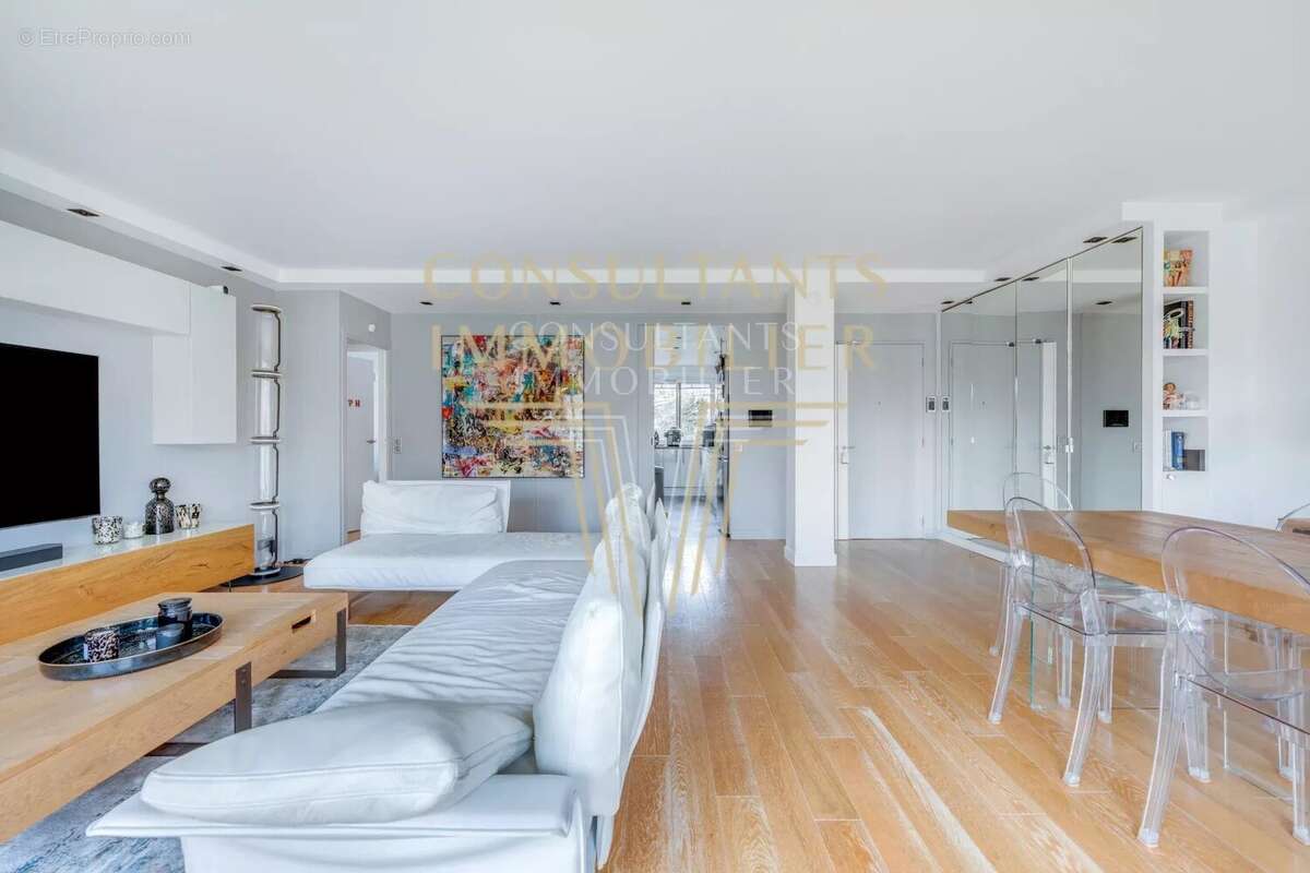 Appartement à NEUILLY-SUR-SEINE