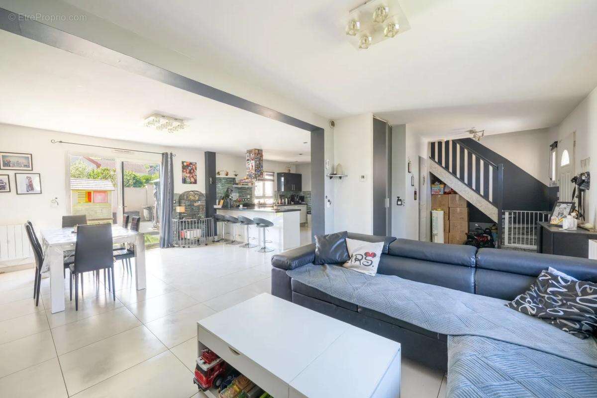 Maison à MEZIERES-SUR-SEINE