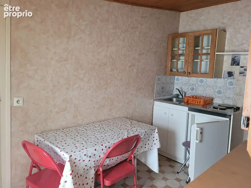 ROCHEFORT hyper centre - un appartement meublé de 27 m² au 2ème étage loué - photo 5