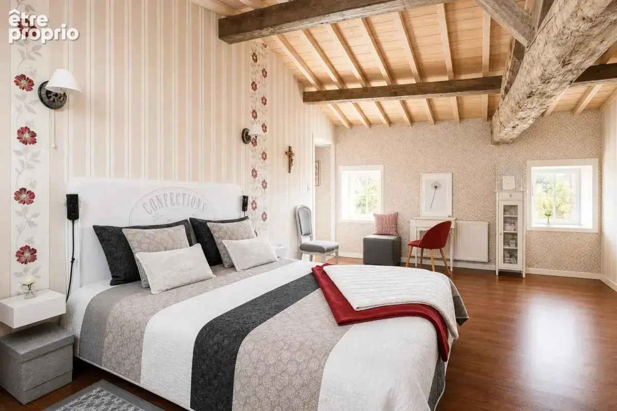 Le cadre idéal pour famille et vos projets professionnels-301 m² - photo 12