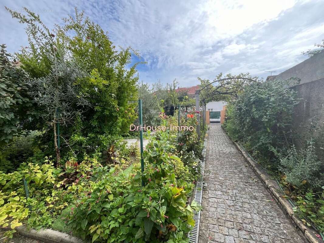 Maison à SAINTE-LIVRADE-SUR-LOT