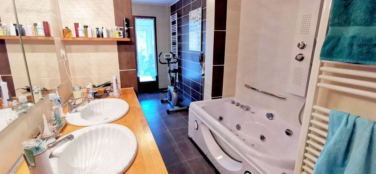 Maison à LES MONTILS