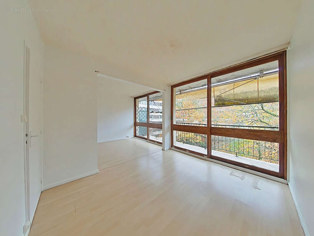 Appartement à FONTENAY-LE-FLEURY