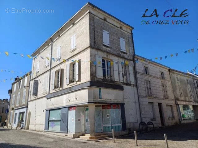 Appartement à COULONGES-SUR-L'AUTIZE