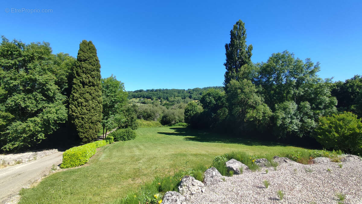 Maison à MONTAIGU-DE-QUERCY