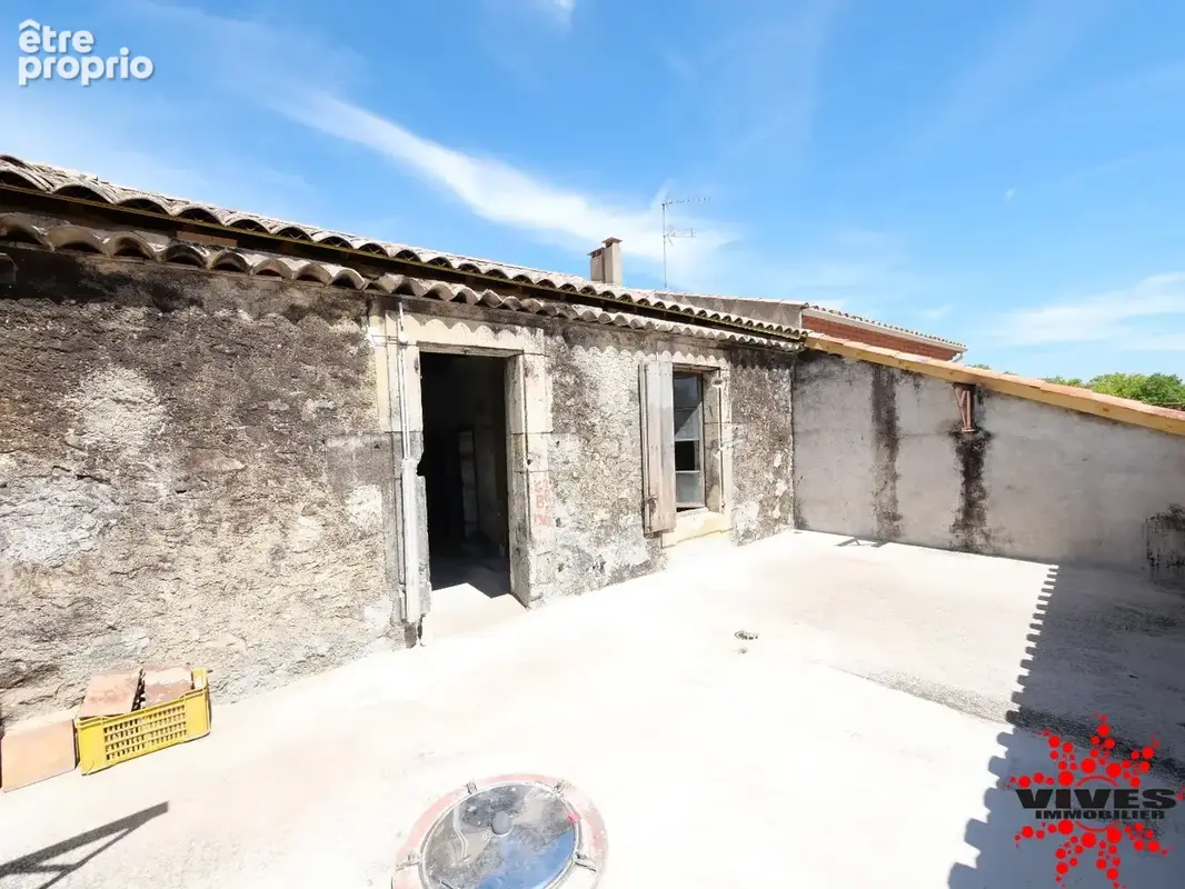 Belle remise en pierre à aménager  120 m², garage 80 m² et terrasse avec vue dégagée - photo 5