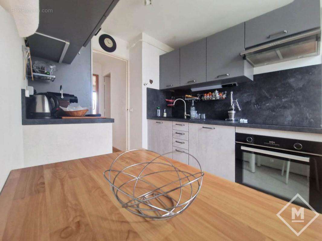 Vente magnifique Type 4 avec deux balcons vue mer Mazargues 13009 - photo 5