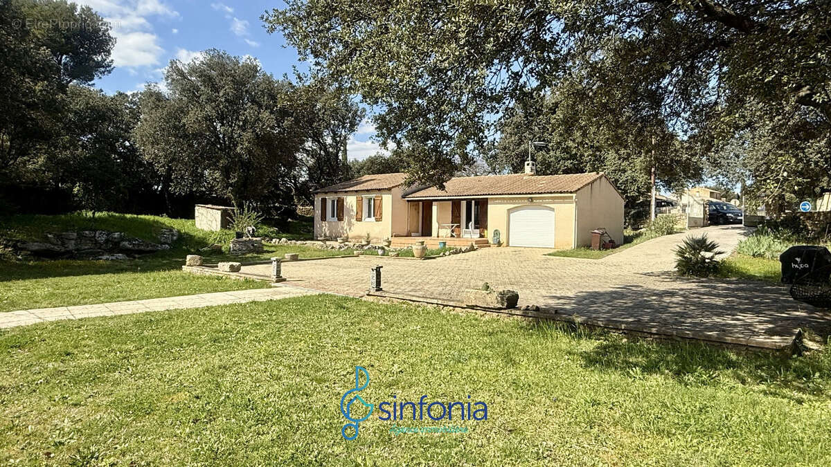 Maison à VERS-PONT-DU-GARD