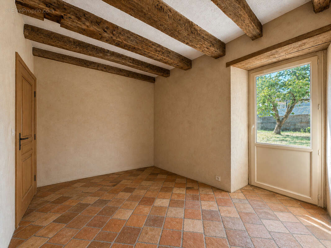 Ensemble immobilier avec dépendances sur plus de 12 000 m2 - photo 9