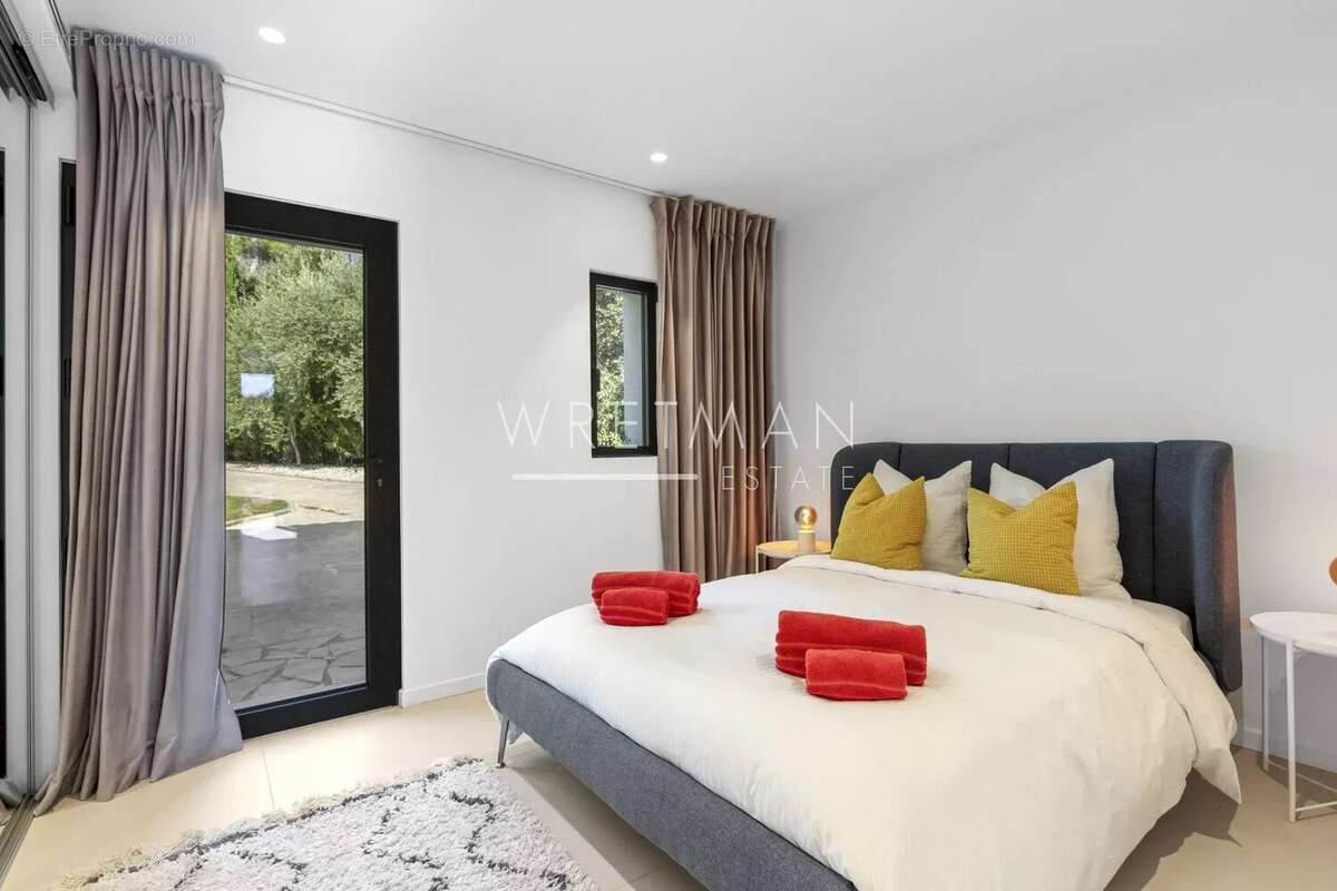 Maison à ROQUEFORT-LES-PINS