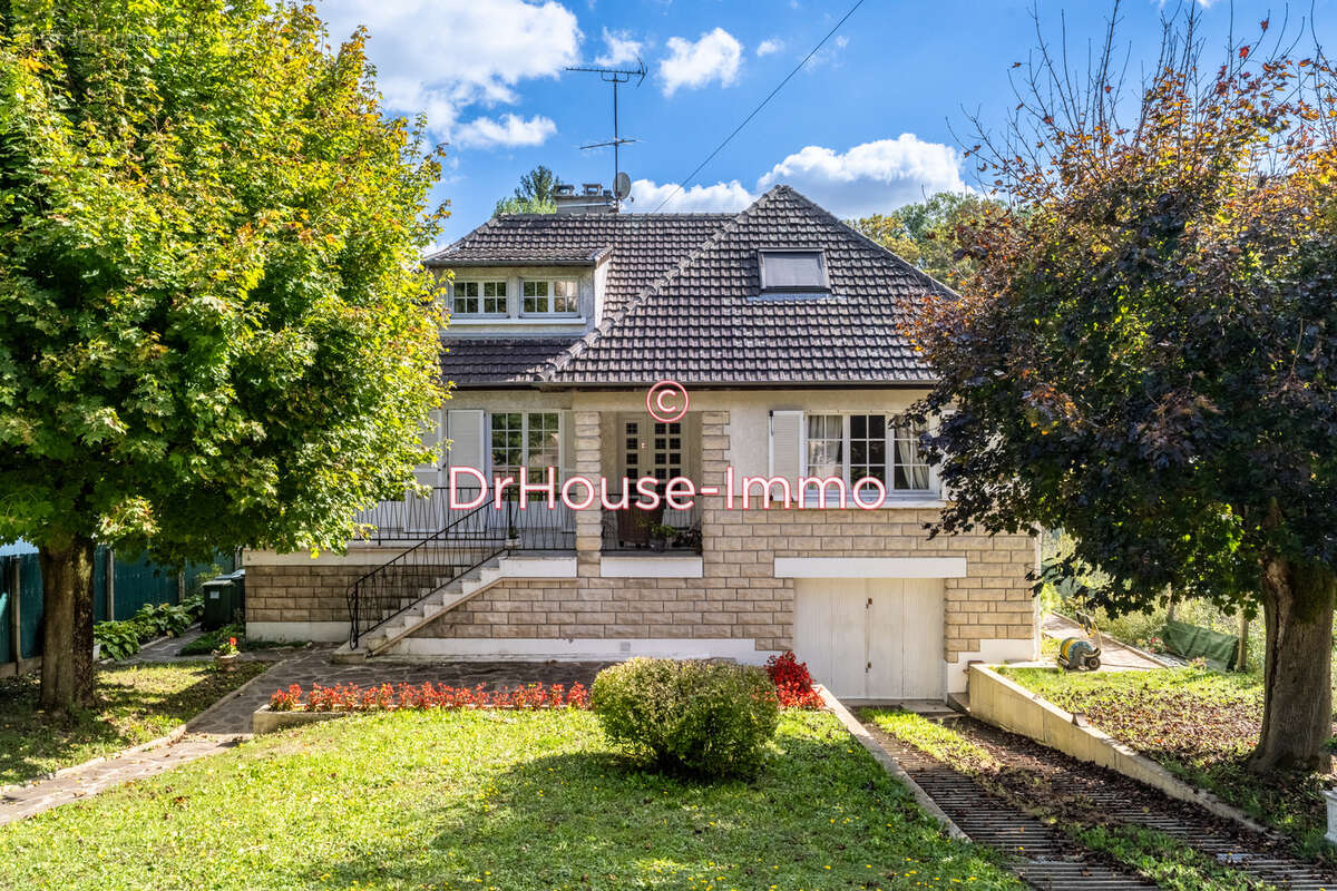 Maison à AUFFREVILLE-BRASSEUIL