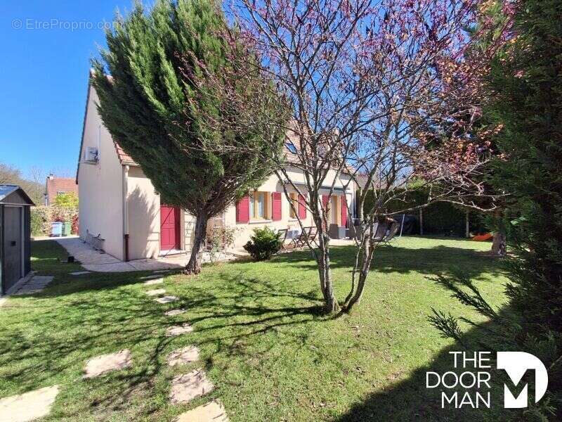 Maison à LE PERRAY-EN-YVELINES