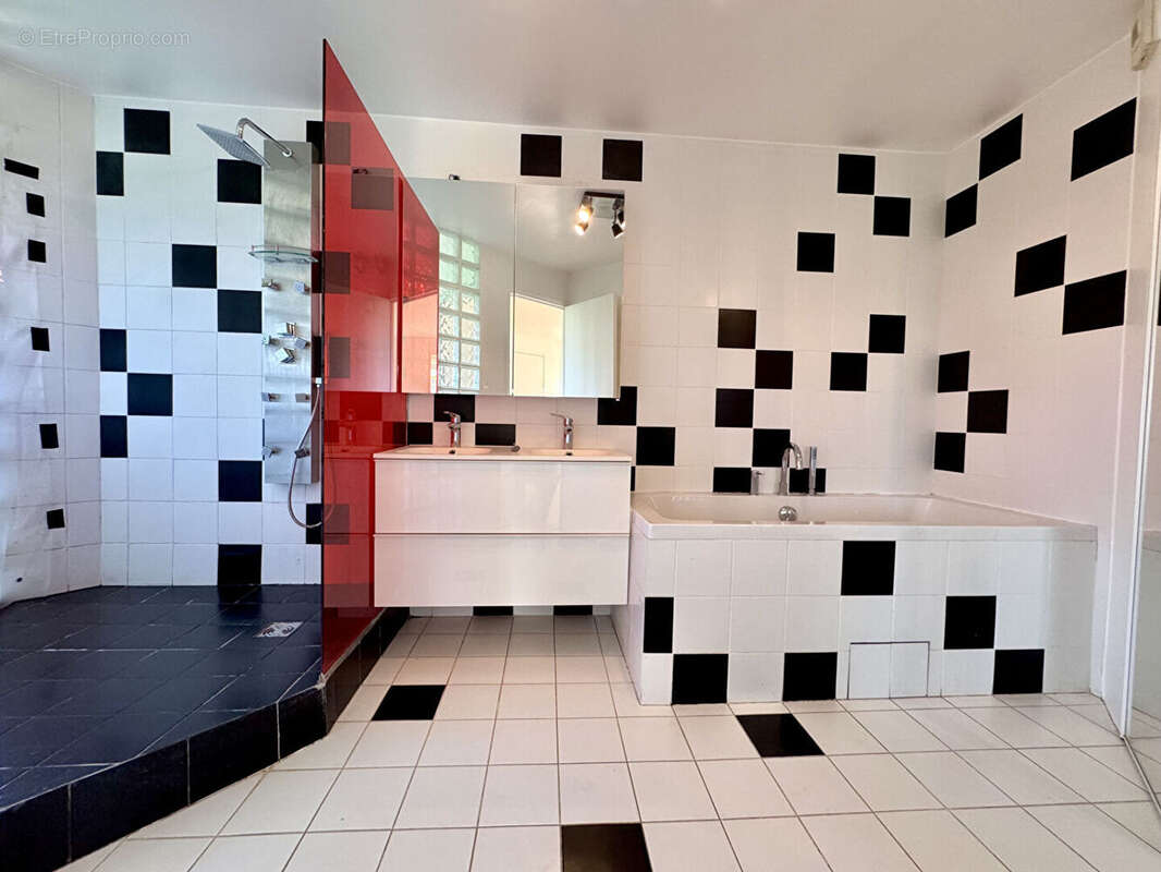 Appartement à AUBERVILLIERS