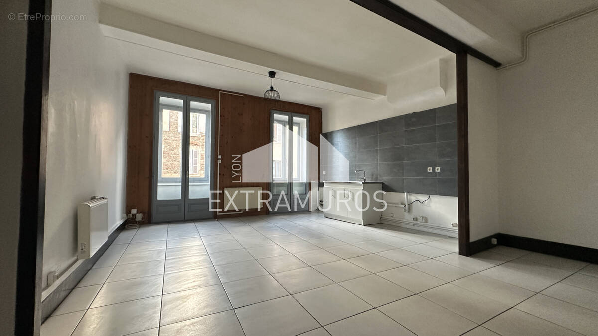 Appartement à L'ARBRESLE