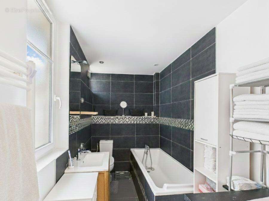 Appartement à COURBEVOIE