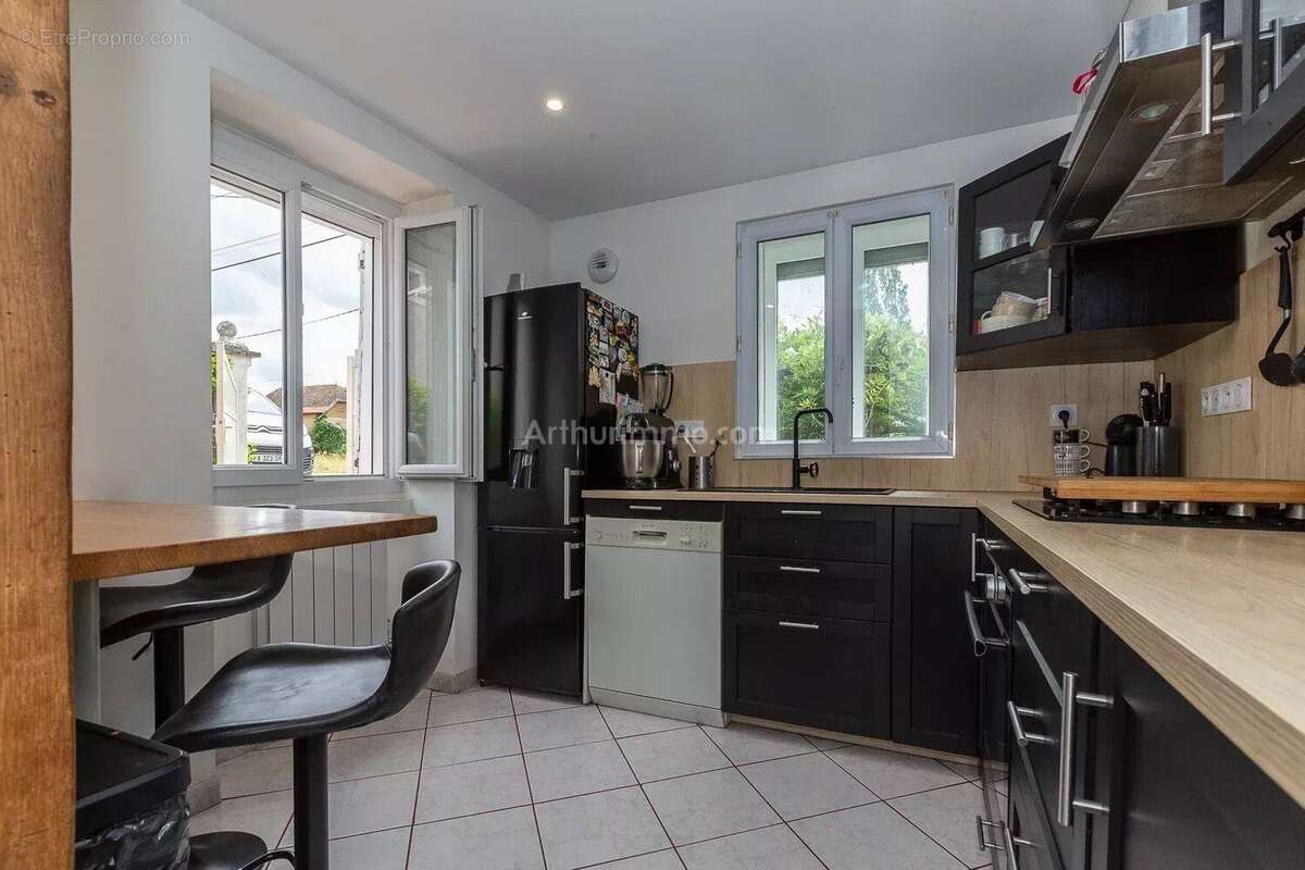 Maison à VEZERONCE-CURTIN