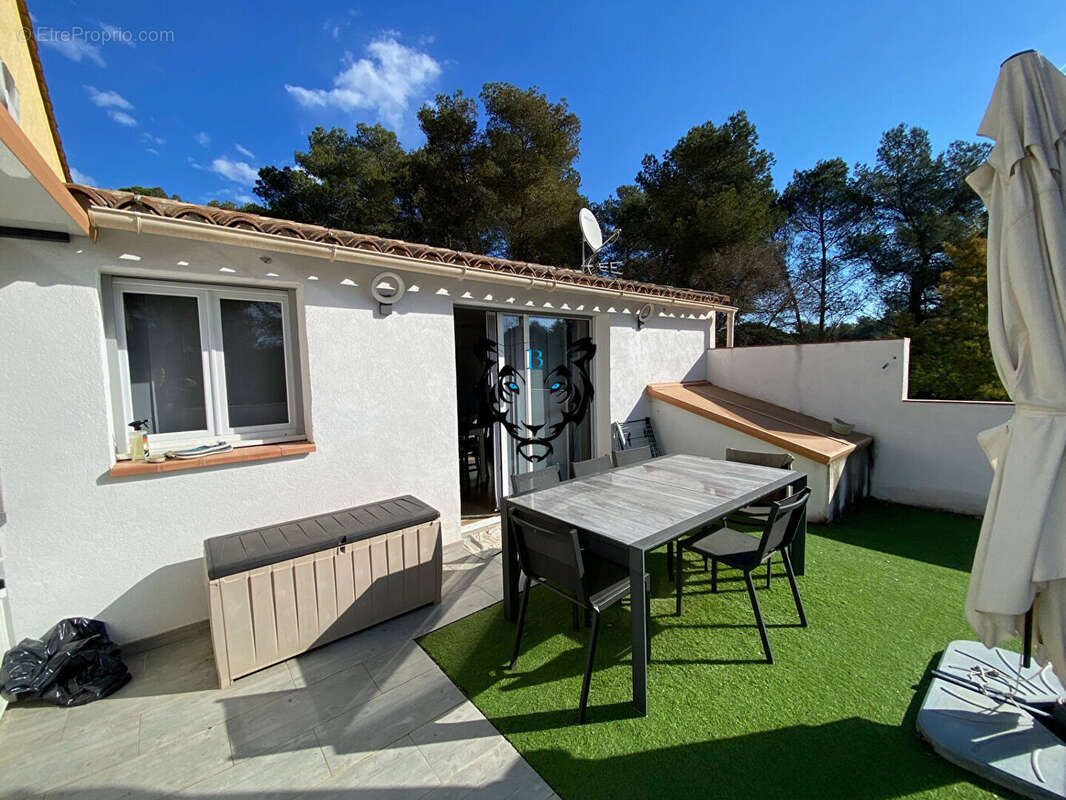 Commerce à ROQUEBRUNE-SUR-ARGENS