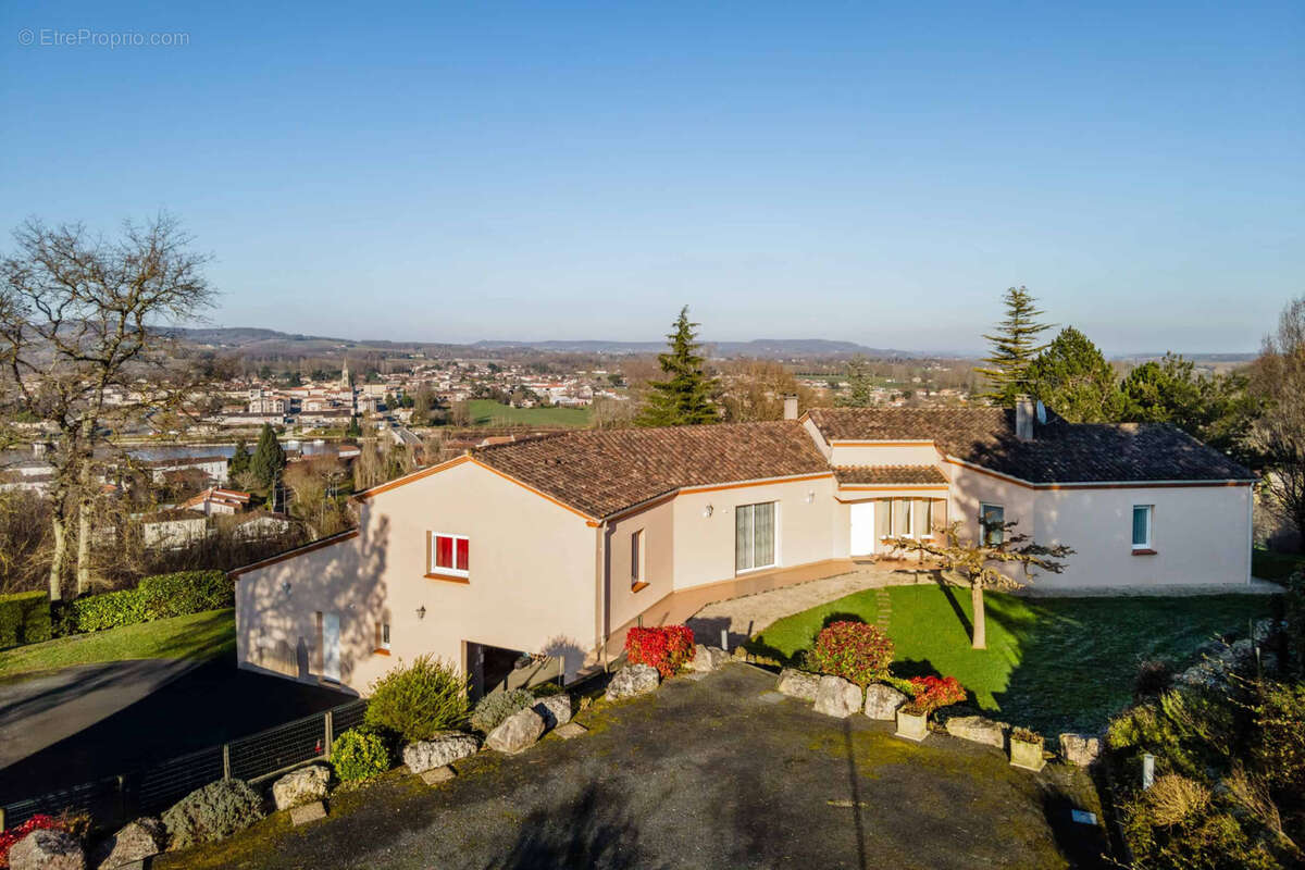 Town house in a peaceful location - photo 2
