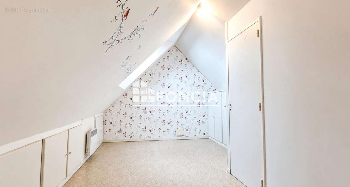 CHÂTEAU-THIERRY – Duplex T4 avec parking sécurisé et cave - photo 8