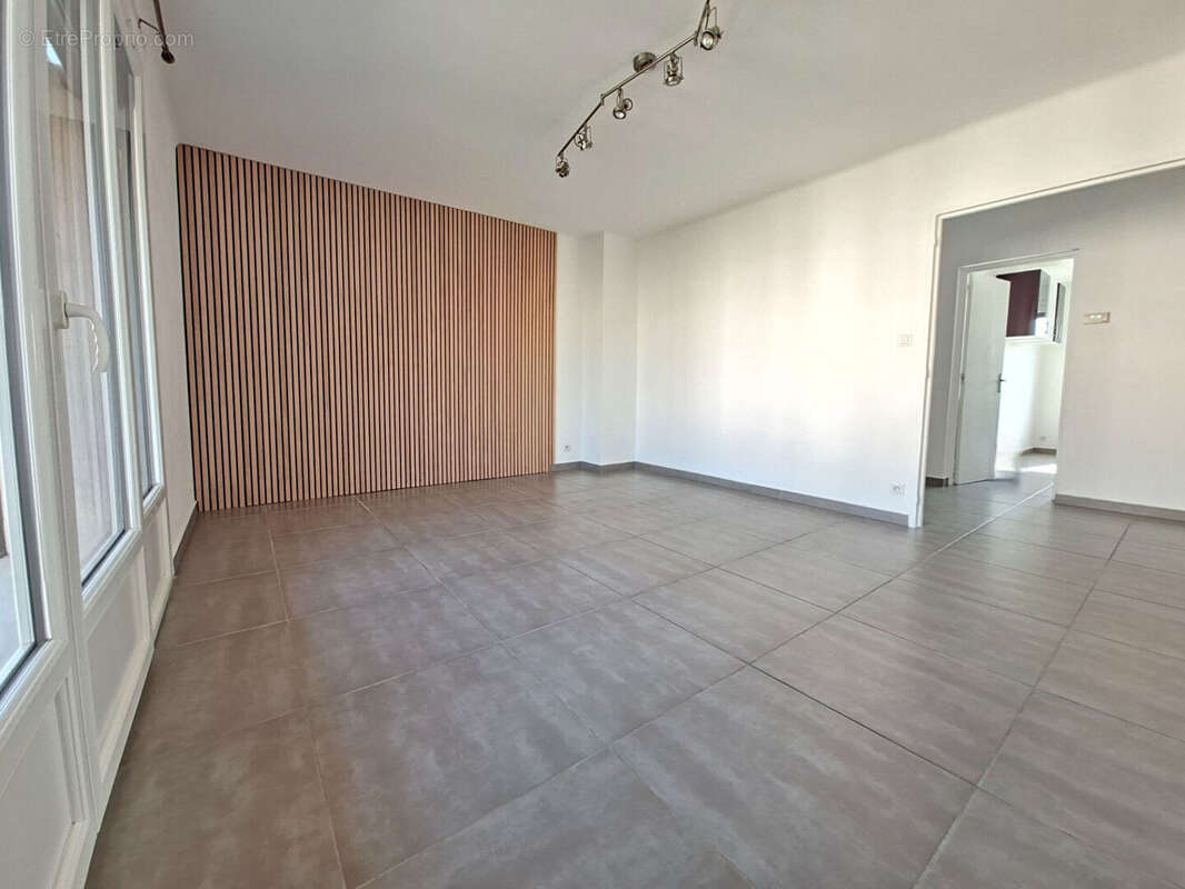 Perpignan T4 de 69,6m2 avec balcon, cave et parking - photo 2