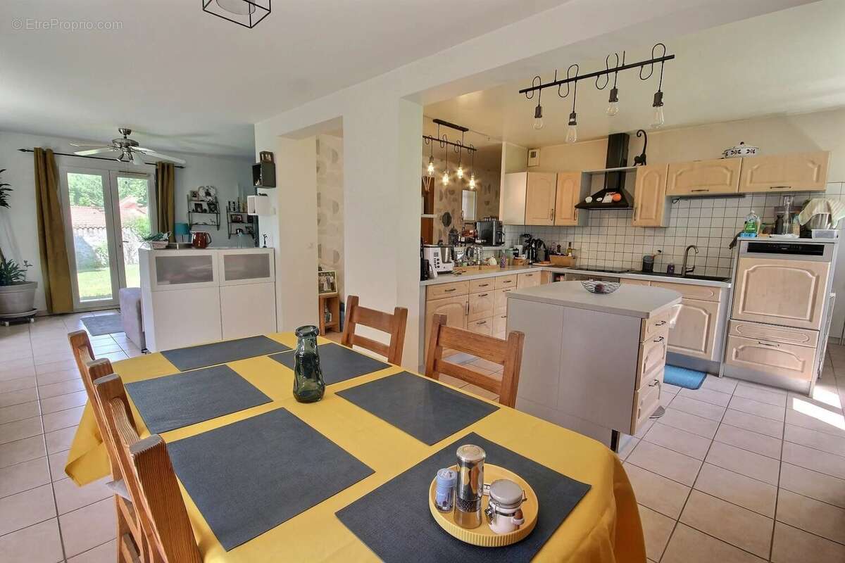 Maison à SAINT-LATTIER