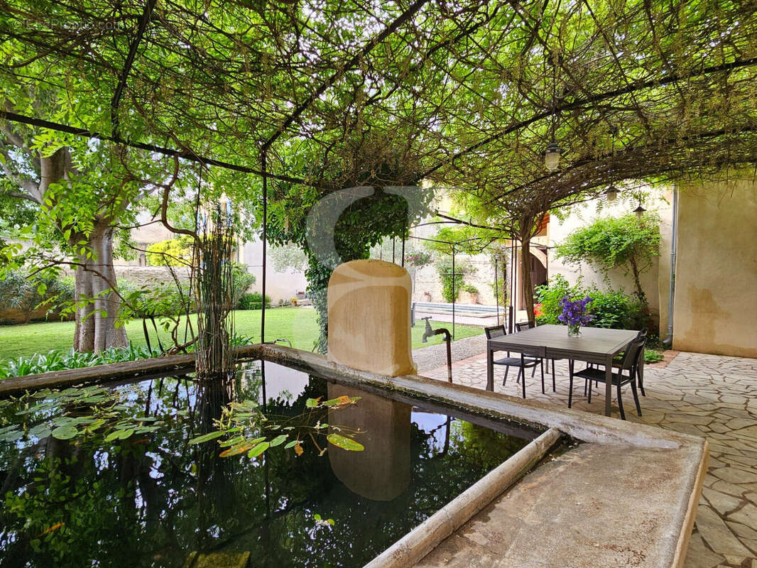 Maison à SAINTE-CECILE-LES-VIGNES