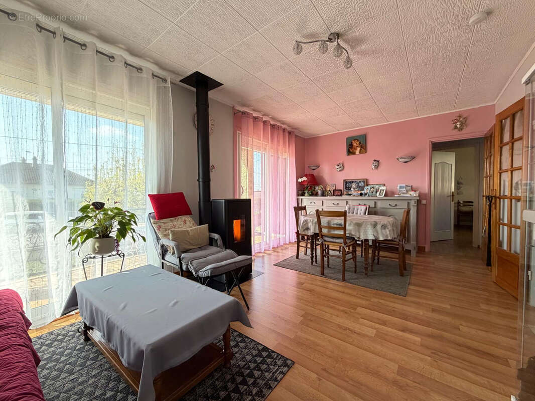 Maison à FERRIERES-EN-GATINAIS