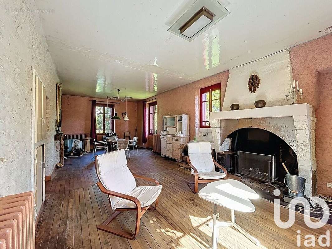 Maison 375 m² à Saint-Etienne-De-Puycorbier  - photo 9