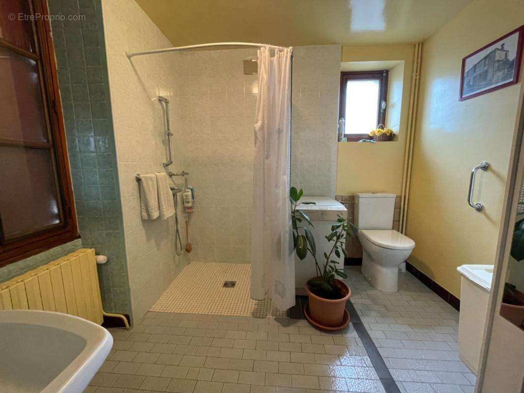 Maison en pierre en bon état avec dépendance 85500€ - photo 27