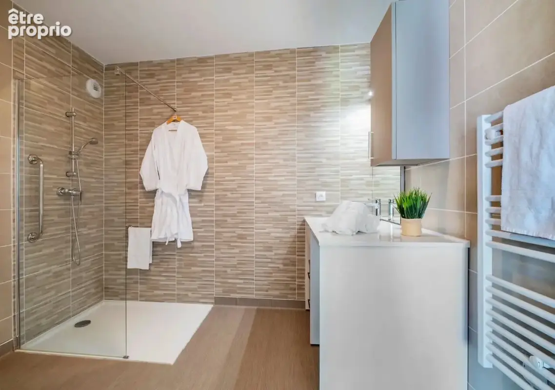 INVESTISSEMENT LOCATIF  La Rochelle  Résidence Services Seniors Les Jardins d'Arcadie - 5,43% de rentabilité - photo 4