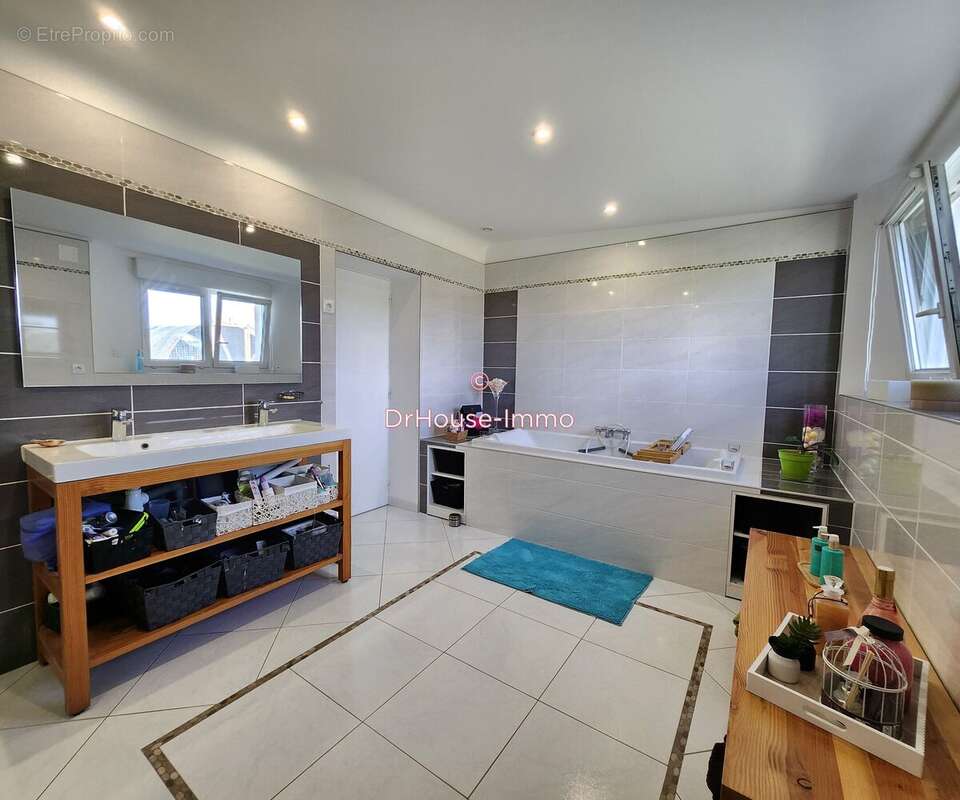 Maison 196 m² à Souligne-Sous-Ballon  - photo 37