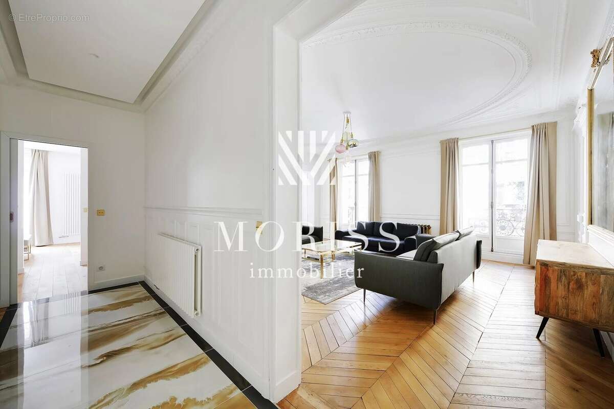 Appartement à PARIS-16E