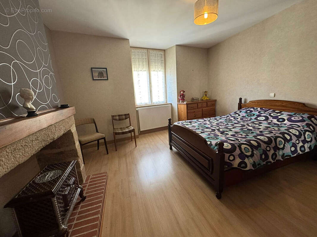 Maison à CHATEAUPONSAC