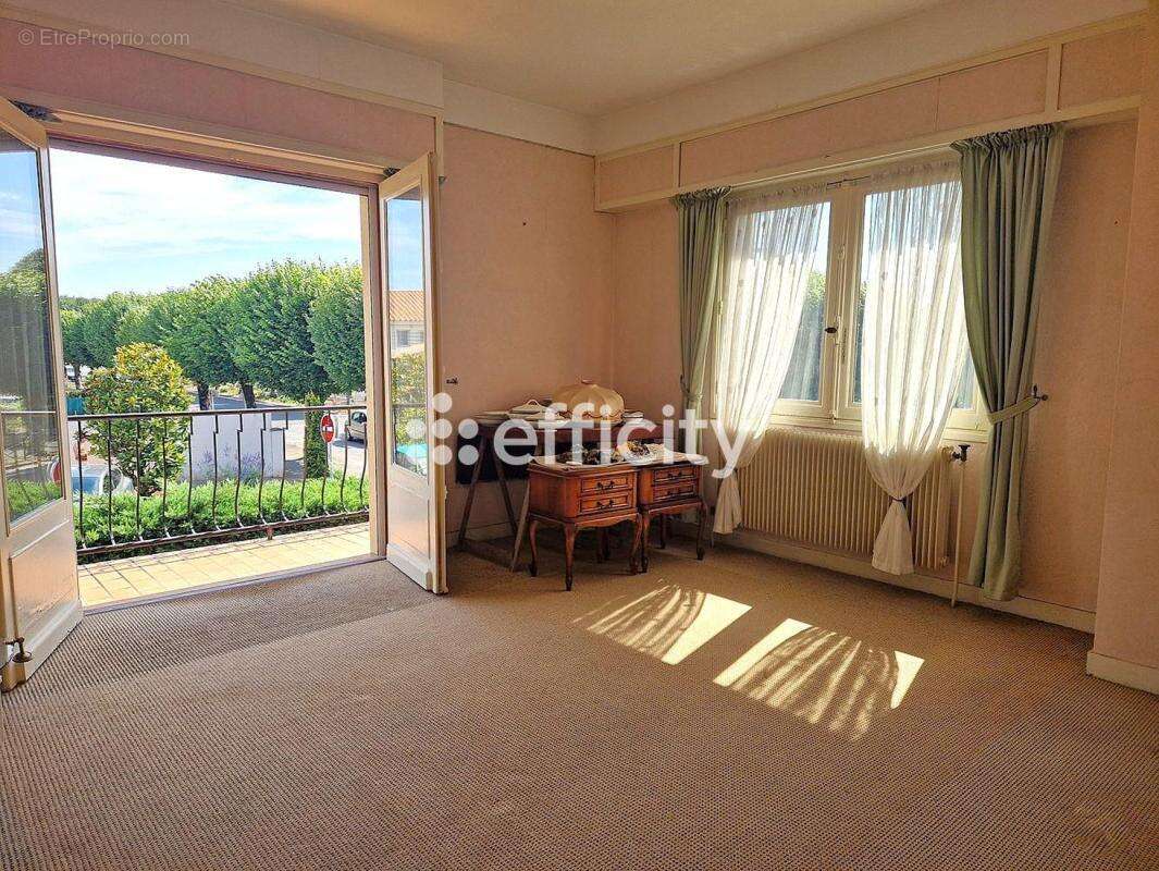 Maison 188 m² à Saint-Georges-De-Didonne  - photo 10