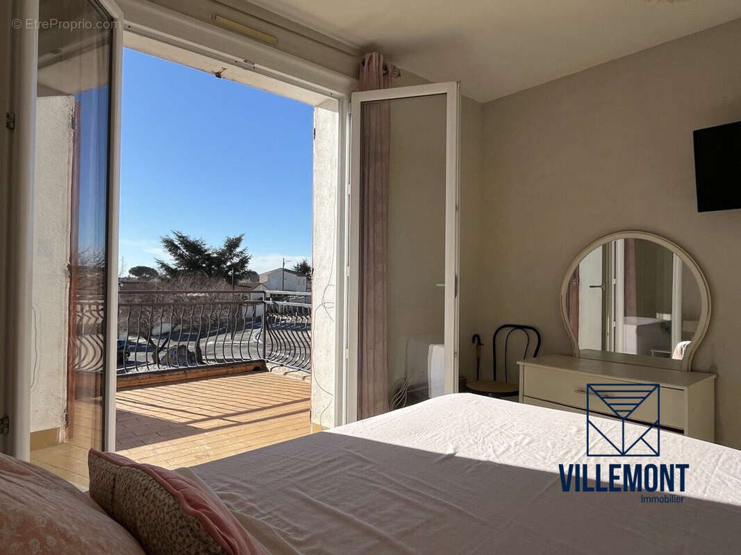 Chambre parentale avec terrasse - Maison à MILHAUD