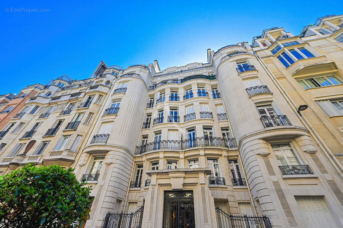 Appartement à PARIS-8E