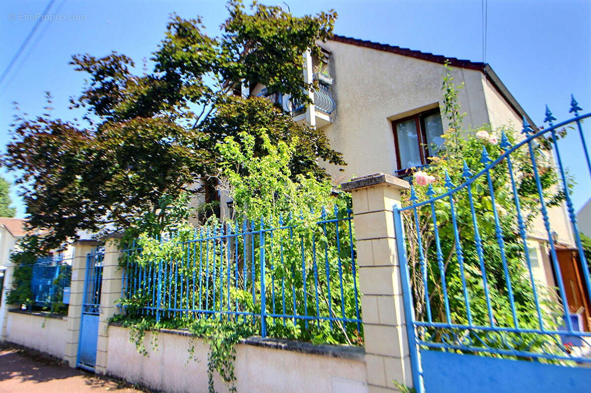 Maison à VERNEUIL-SUR-SEINE