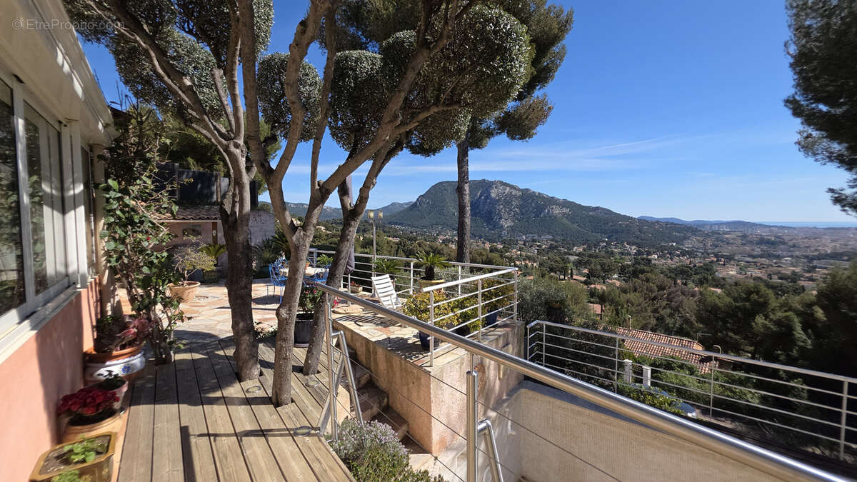 Magnifique maison en viager avec vue spectaculaire sur la rade de Toulon - photo 3