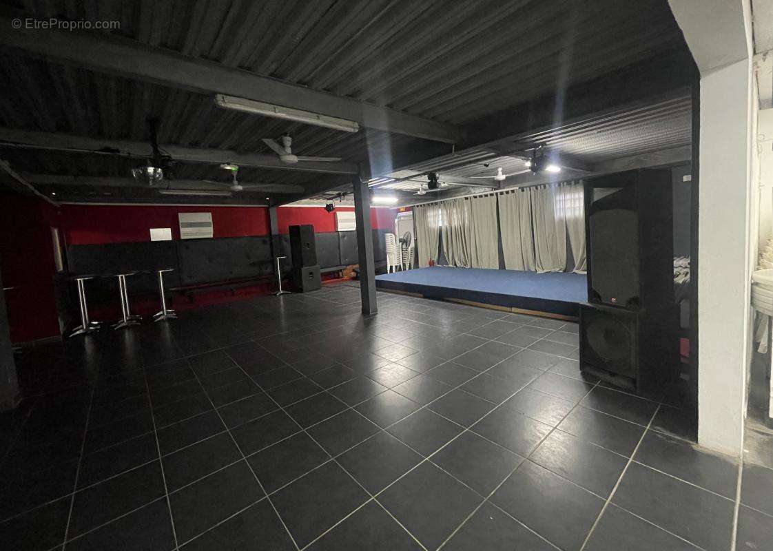 Commerce à LES TROIS-ILETS