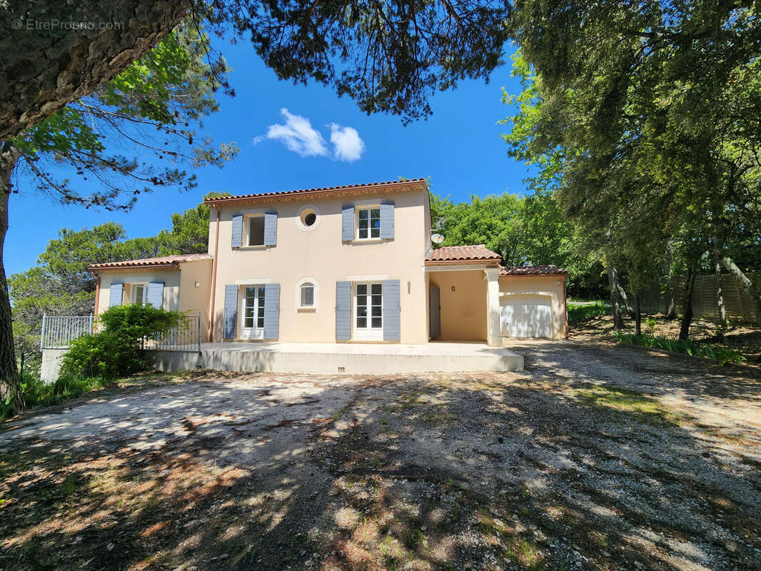 Maison à MERINDOL-LES-OLIVIERS