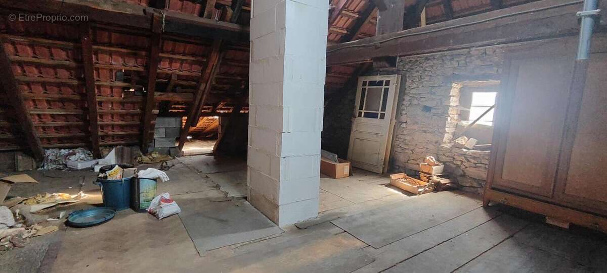 Ferme 161m² avec dépendances : Bessoncourt 90160 - photo 12