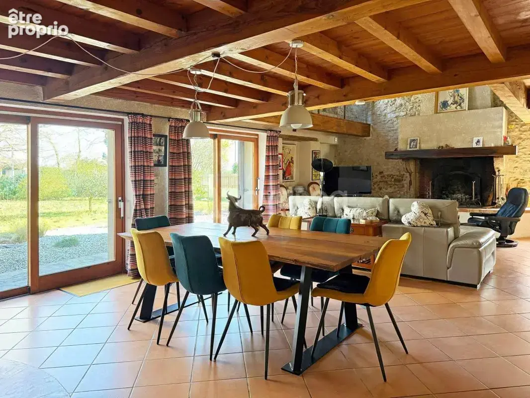 Propriété 7 pièces - photo 2