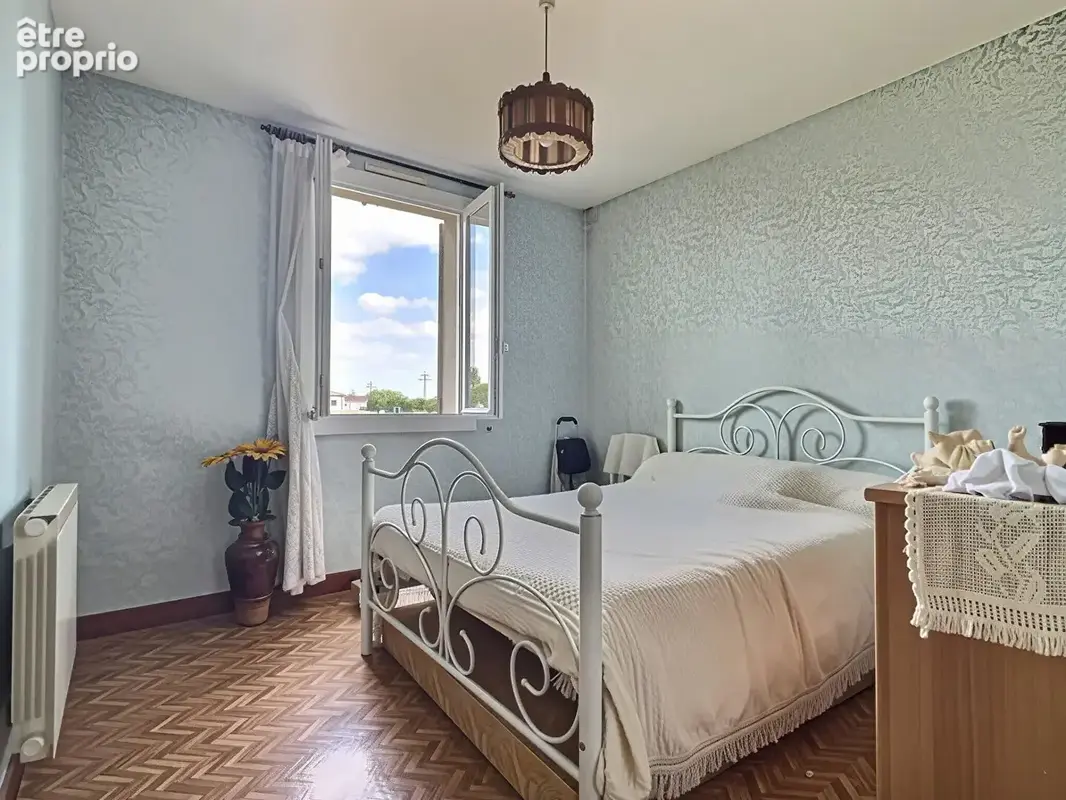 Située à Castelmoron-sur-Lot, au coeur d'un quartier calme et recherché, cette agréable maison de plain-pied développe une surfa - photo 7