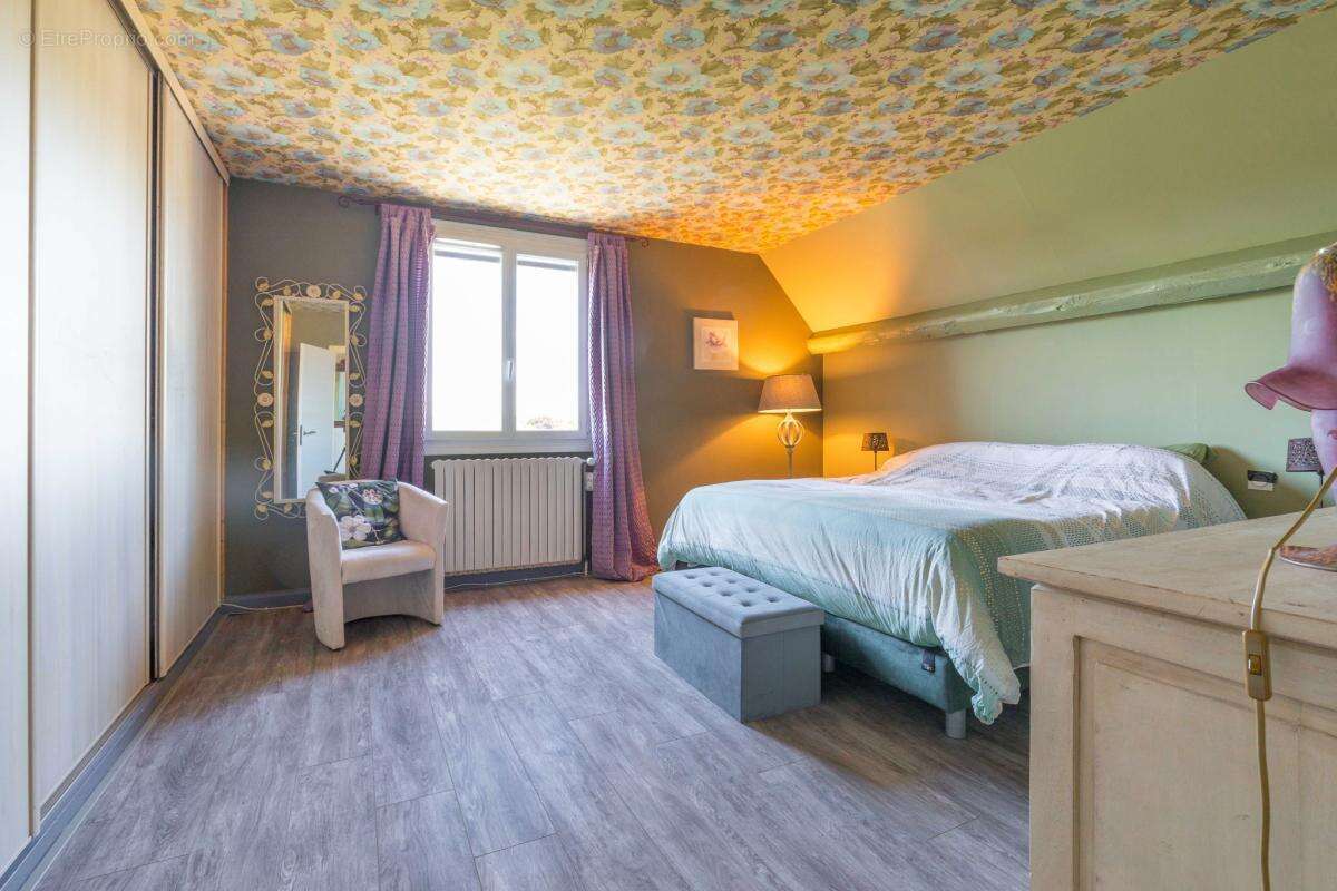 Maison à MIREBEAU-SUR-BEZE