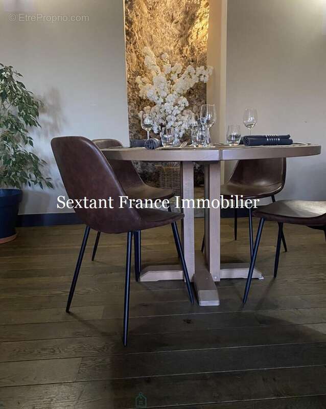 Commerce à LES MEES