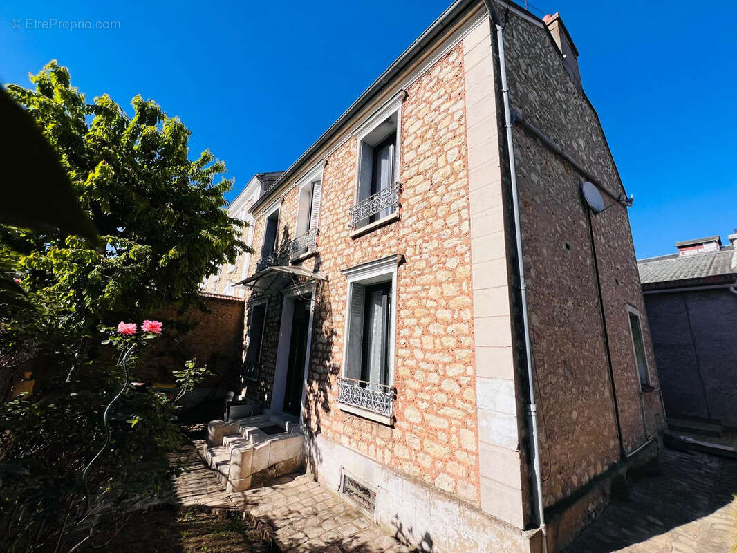 Maison à ETAMPES