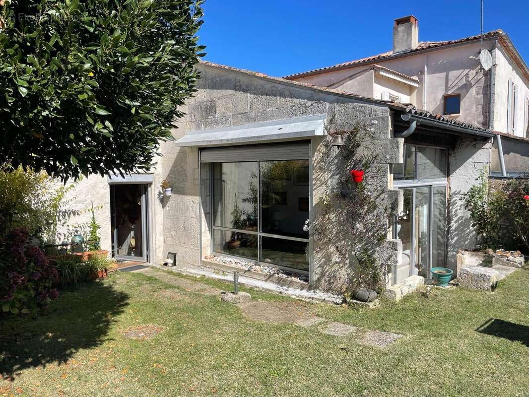 Photo 2 - Maison à MORTAGNE-SUR-GIRONDE