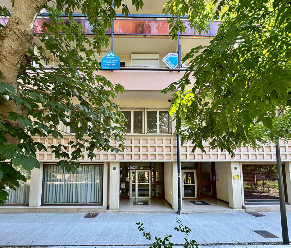 CLERMONT-FERRAND / Appartement à vendre quartier Les Salins de 84 M2 avec balcon ! - photo 1