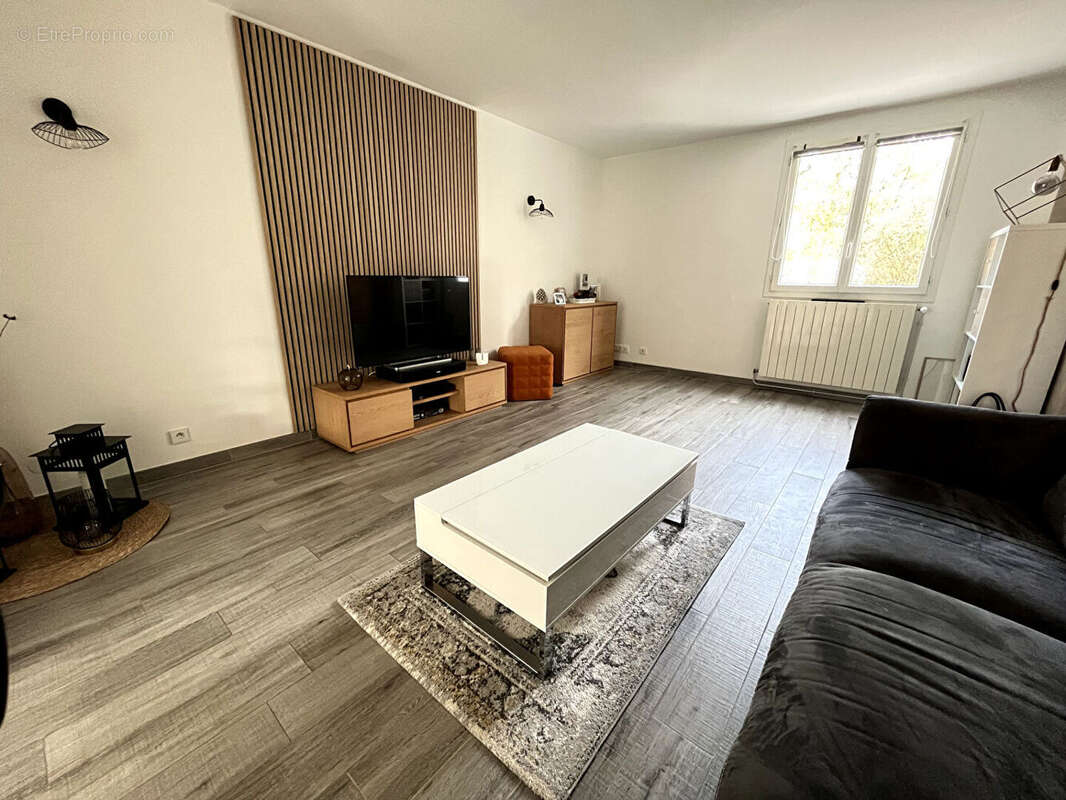 Maison à VOISINS-LE-BRETONNEUX