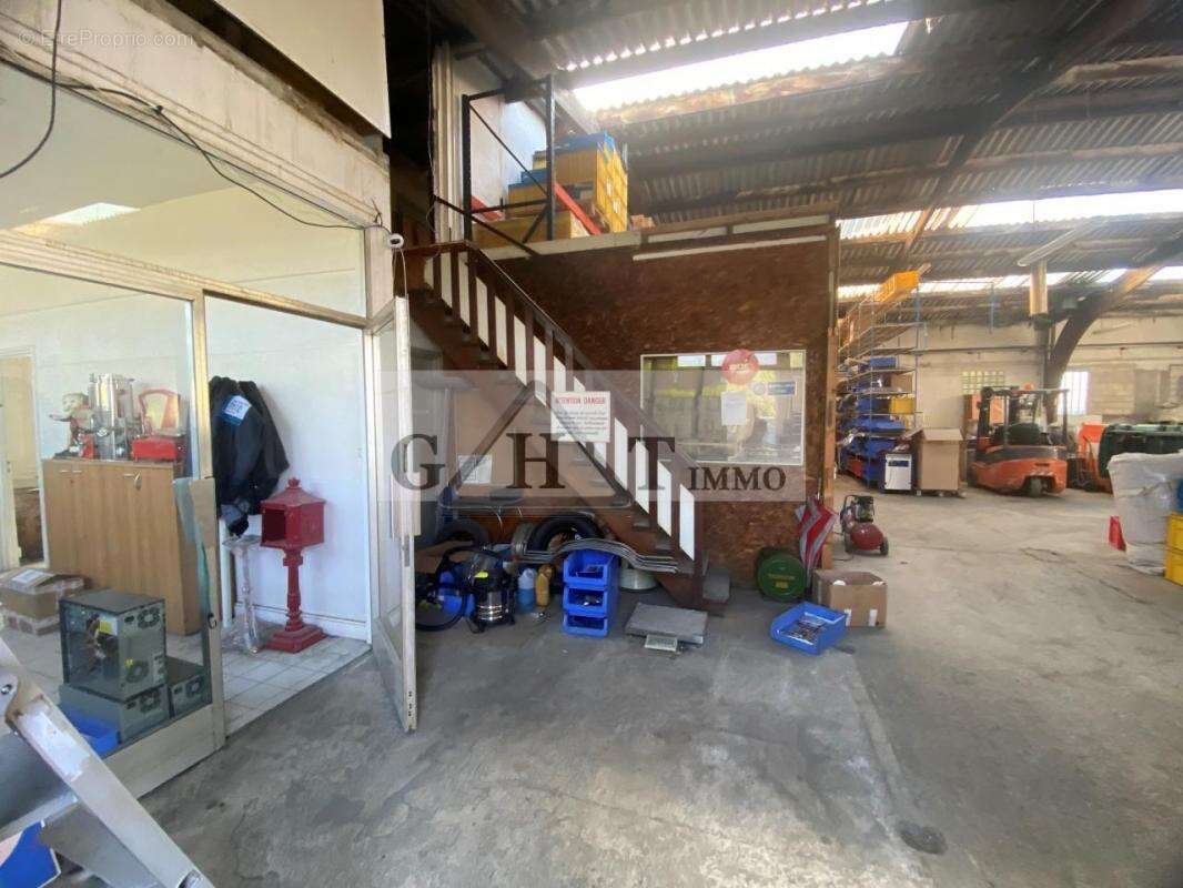 Commerce à VAUX-LE-PENIL